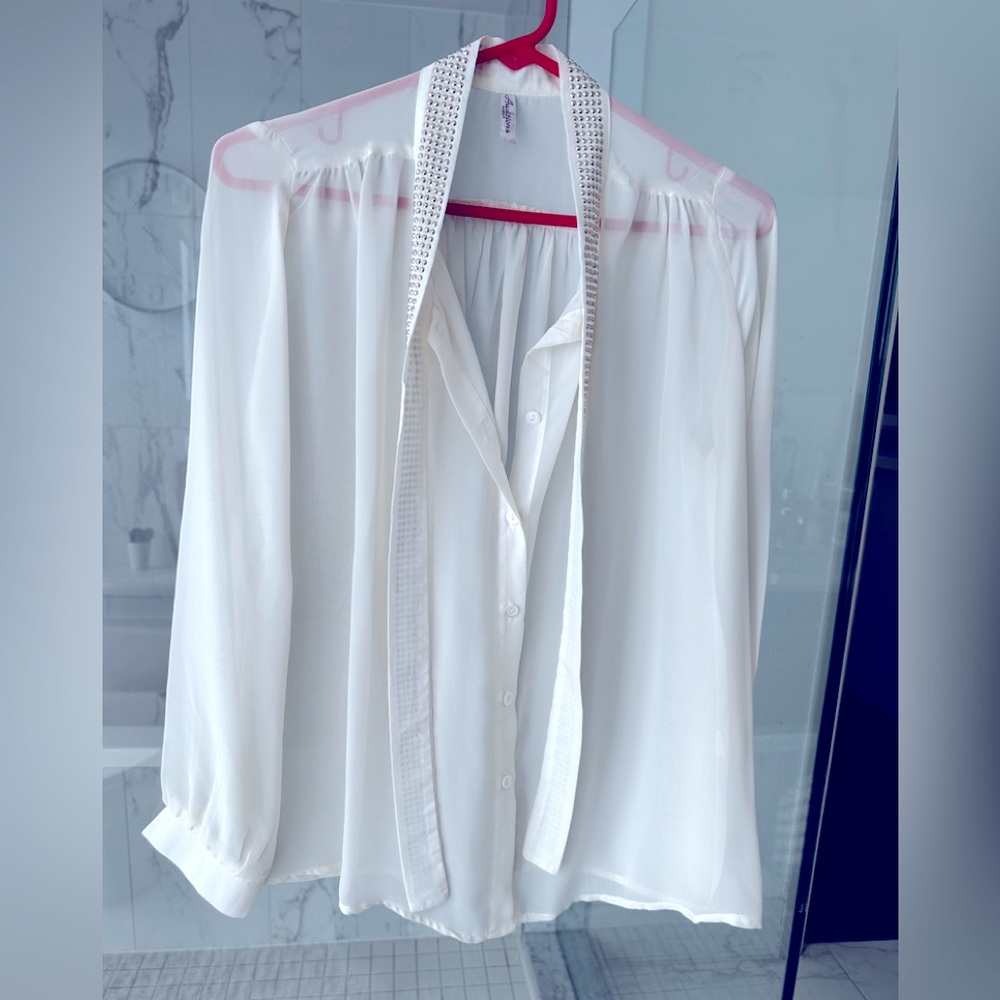Front tie/bow blouse